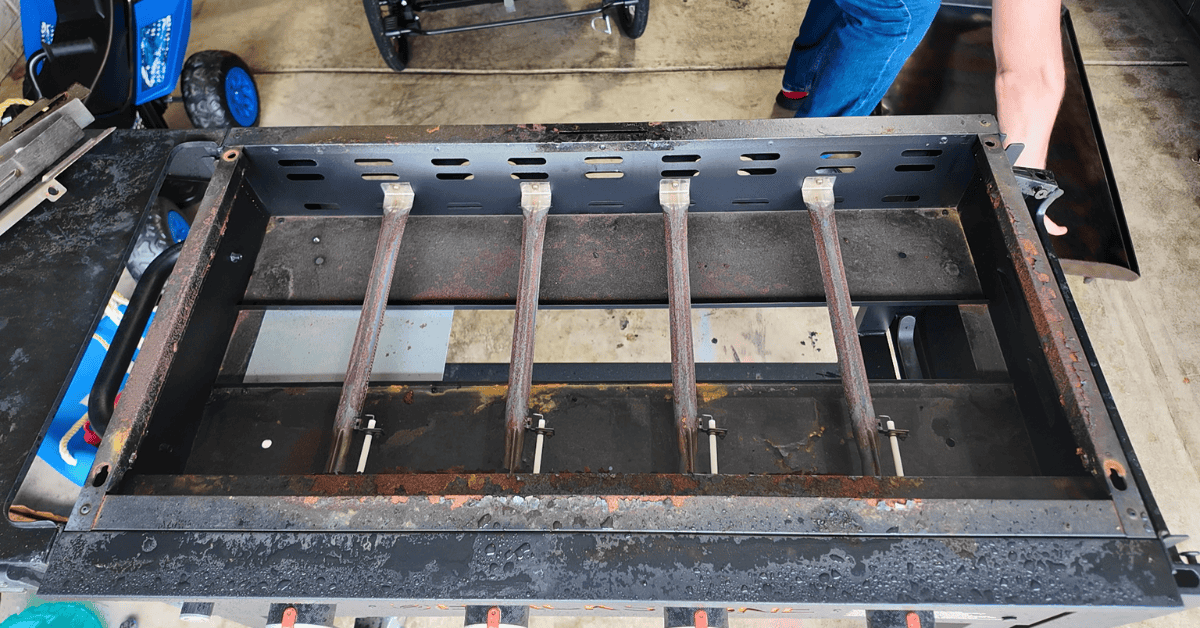 a blackstone griddle witht he top being removed